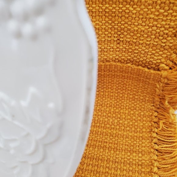 TWO 1960s Vintage Milk Glass PLATTERS with Grapes and Vines. - Picture 3 of 5